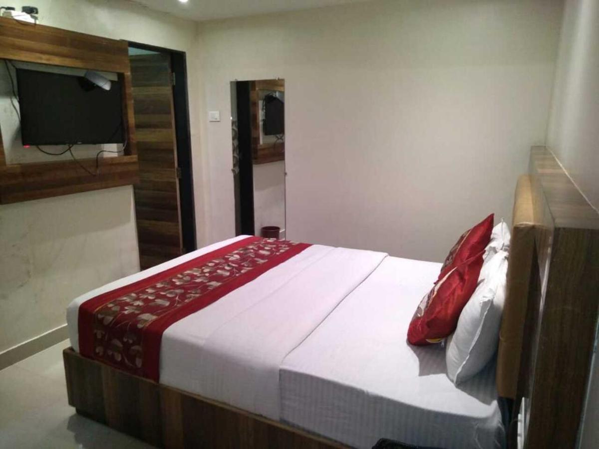 Rk Hotel-Near Grant Road Railway Station Мумбаи Экстерьер фото